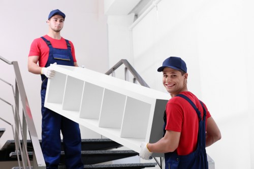 Packing and transport support for a Belgravia home move